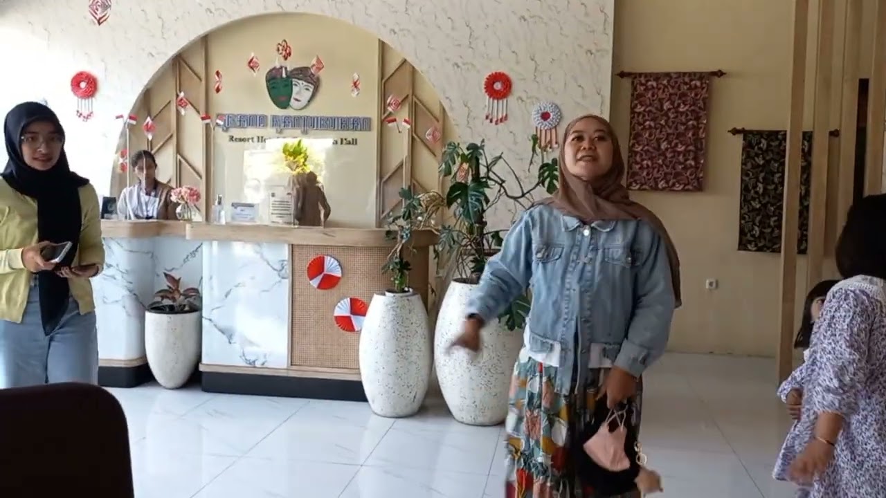 Ochi Alvira mengantar Maulana d Bandara setelah manggung di PT Sayap Mas Malang🌻💖
