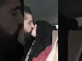 Naima Salhi embrasse un étranger