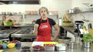 Aninha Comas 2 Temporada - Sorvete com Calda de Frutas Vermelhas