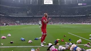 🚨WATCH: Fans of the Turkish football club Besiktas threw thousands of soft toys on the field screenshot 5