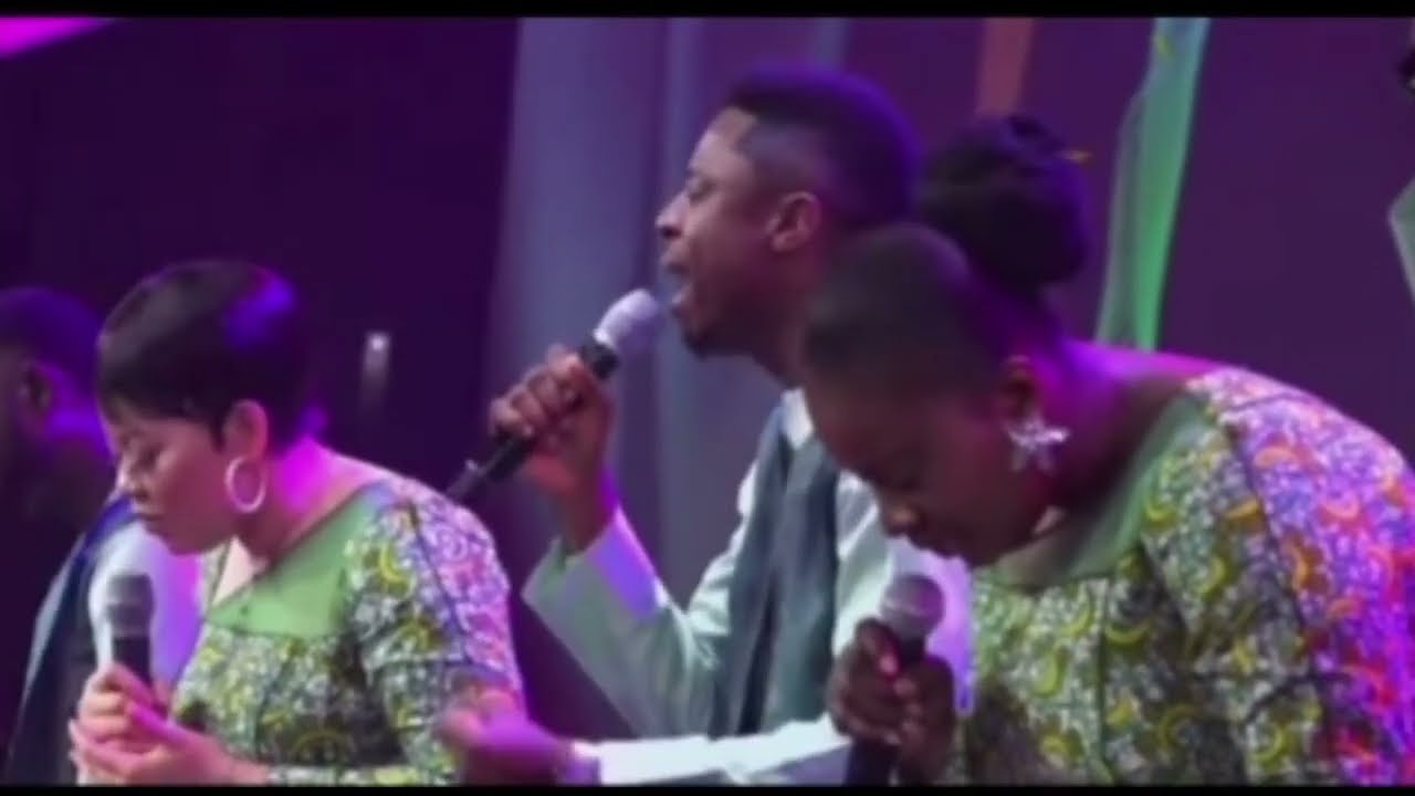 Douye Ajeh worships with AKAMDINELU by Mercy Chinwo!