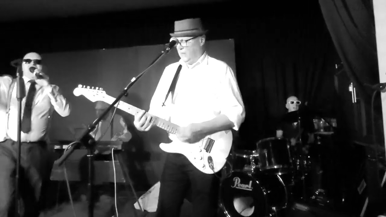 Funky Monkey Bubble Klub - Long shot kick de bucket