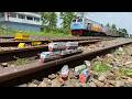 Drama Mencari & Merakit Miniatur Kereta Api Di Rel,CC203,CC201 Perumka Jadul Saat Kereta Lewat