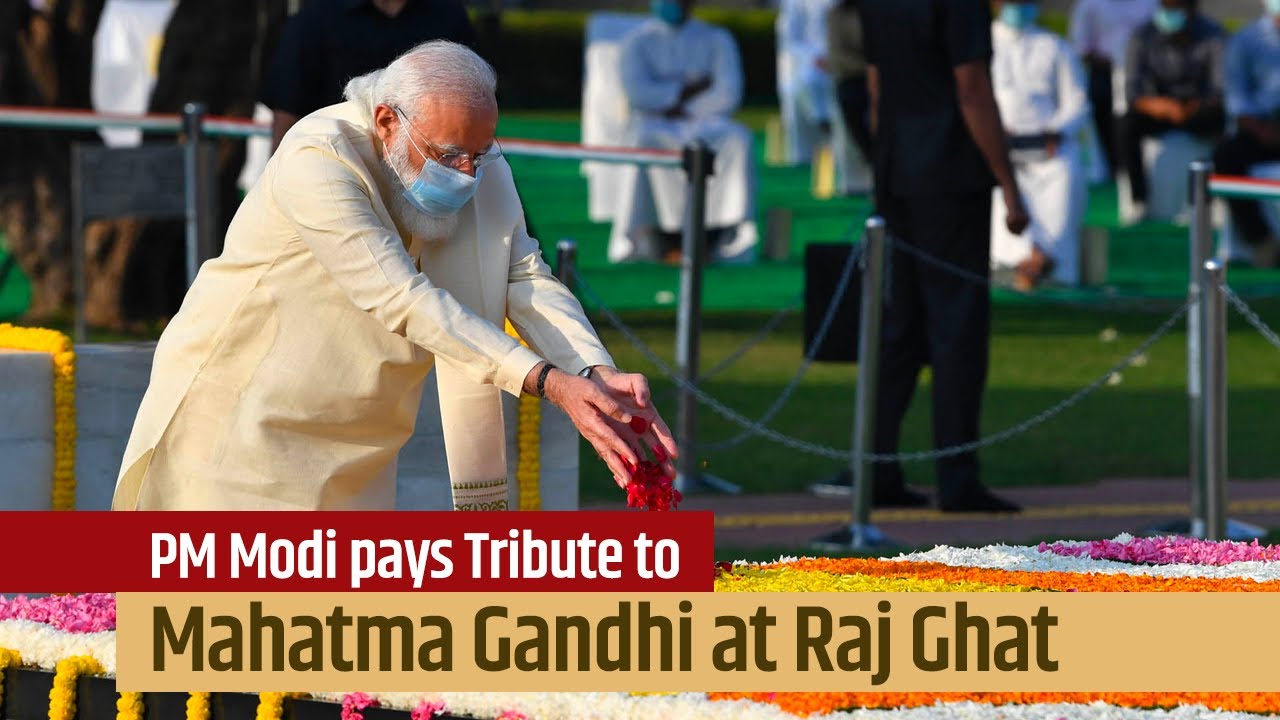 PM Modi pays tribute to Mahatma Gandhi at Raj Ghat | PMO - YouTube