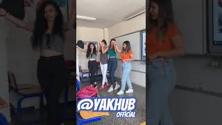 Liseli Kızlardan Halay Şovu