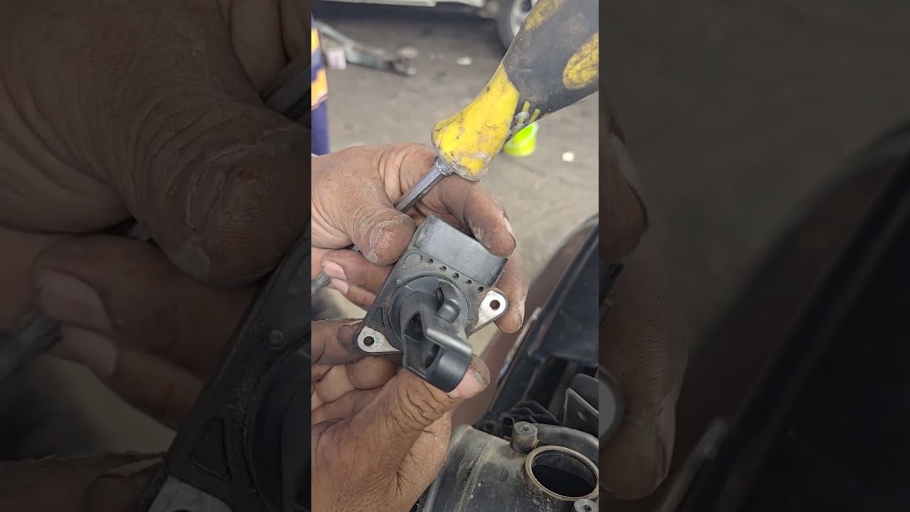 Датчик массового расхода воздуха Toyota 