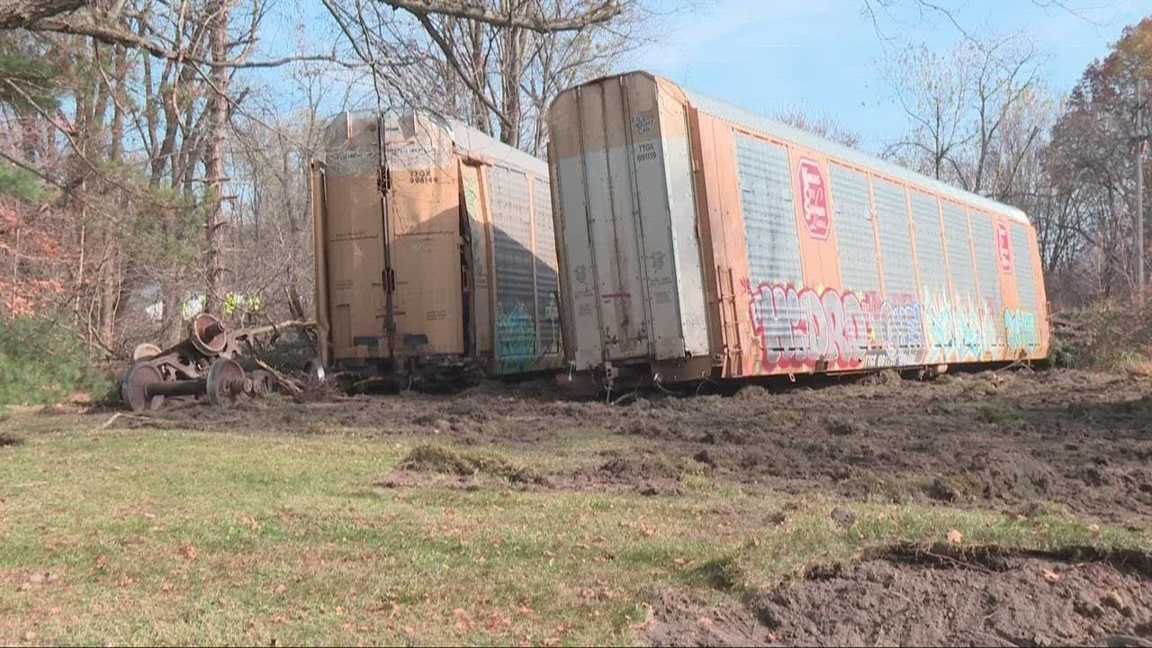 Crews clean up after 22 train cars derailed in Ravenna Township YouTube