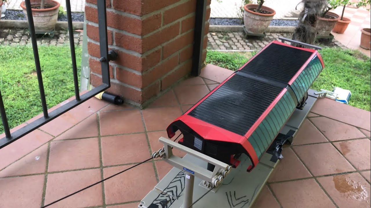 Modellino di Telemix Doppelmayr in giardino con stazione intermedia (Jagerndorfer Collection)