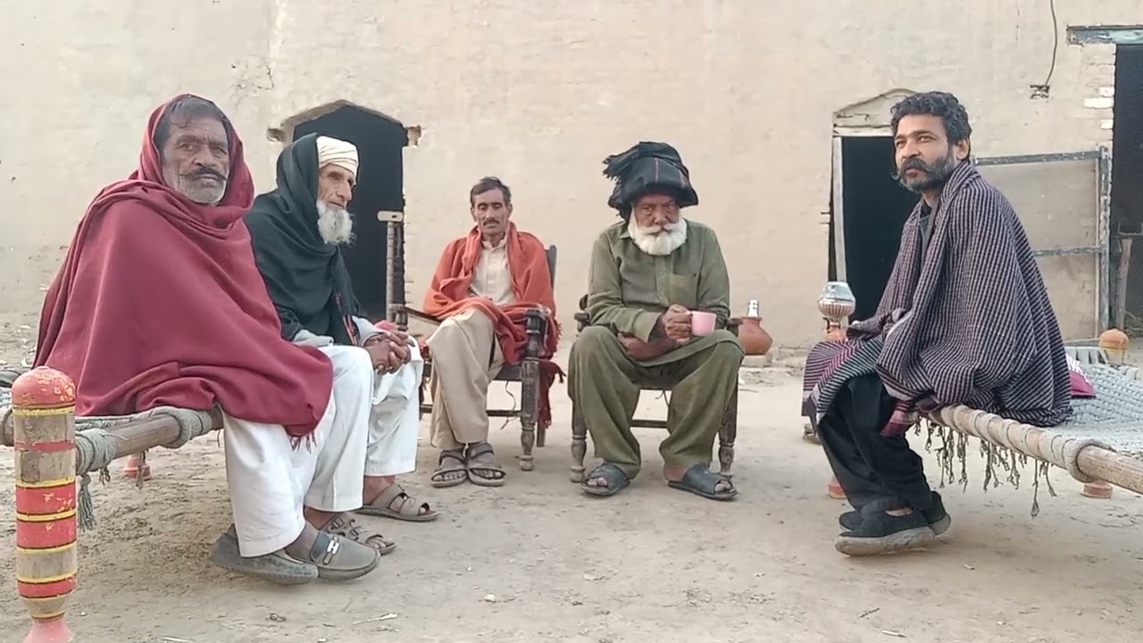 کاف ککھاں دیاں کلیاں رھن کھلیاں چونے گچ حویلیاں ڈھیندیاں نے 