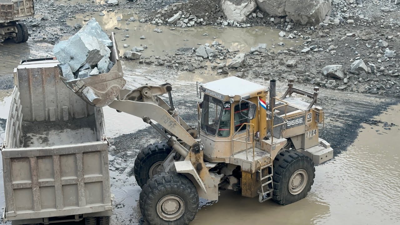 inMassive Rock Loading by CAT 968D | HOWO DumpTruck on HillHeavy Equipment Action – CAT 968D Loading