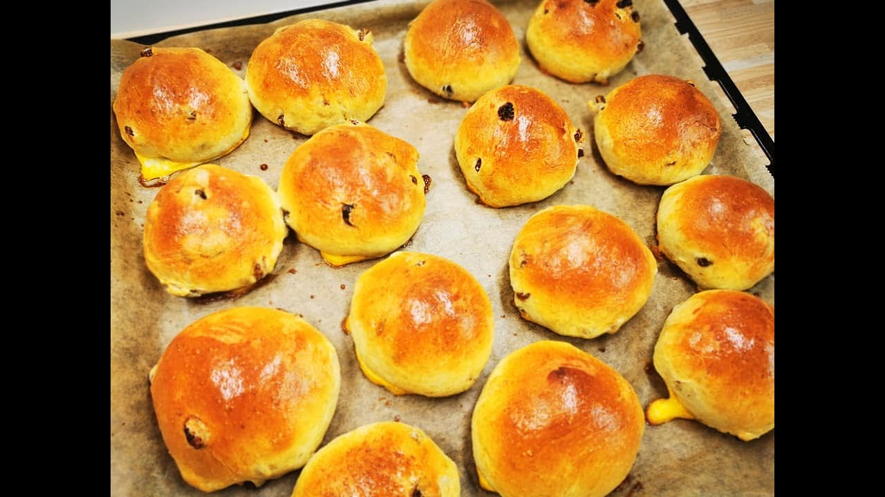 Fluffige Rosinen-Brötchen, herrlich weich und lecker! Rosinenbrötchen ...