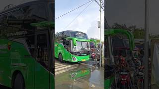 PETUGAS Harus teriak kencang saat bus RJB trans setting parkir di area terbatas #busmania #rjb #fypシ