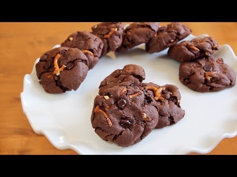 Chocolate Salted Caramel Pretzel Cookies | SweetTreats