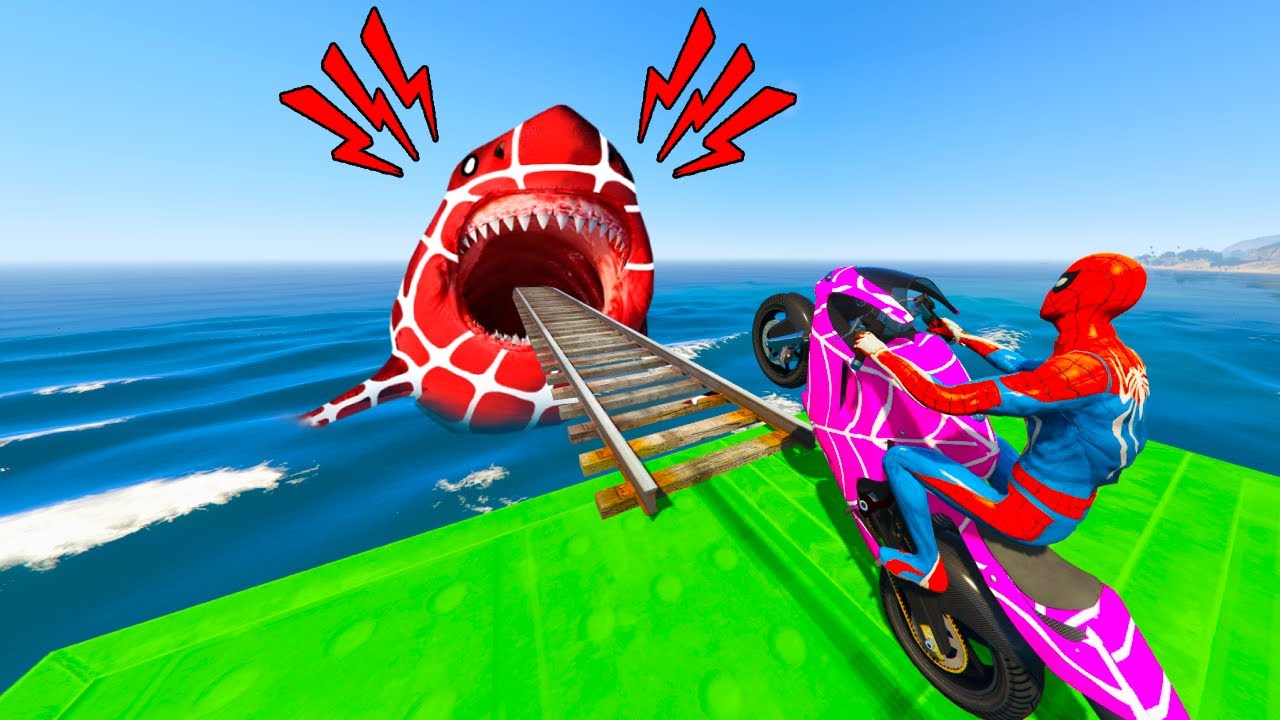 سبايدر مان اصعب دراجة نارية فوق اسماك القرش - Superheroes Ride on Motorcycle Stunt Funny Moments??