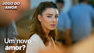 Arzu não conseguia tirar os olhos de Mehmet ? - Jogo do Amor Capítulo | Seven Ne Yapmaz Capítulo 9