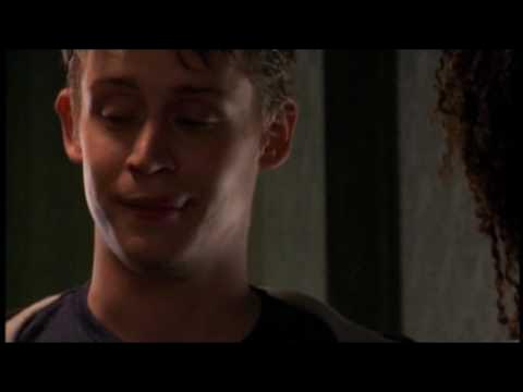 Қыз шешініп, мастурбация жасайды видео