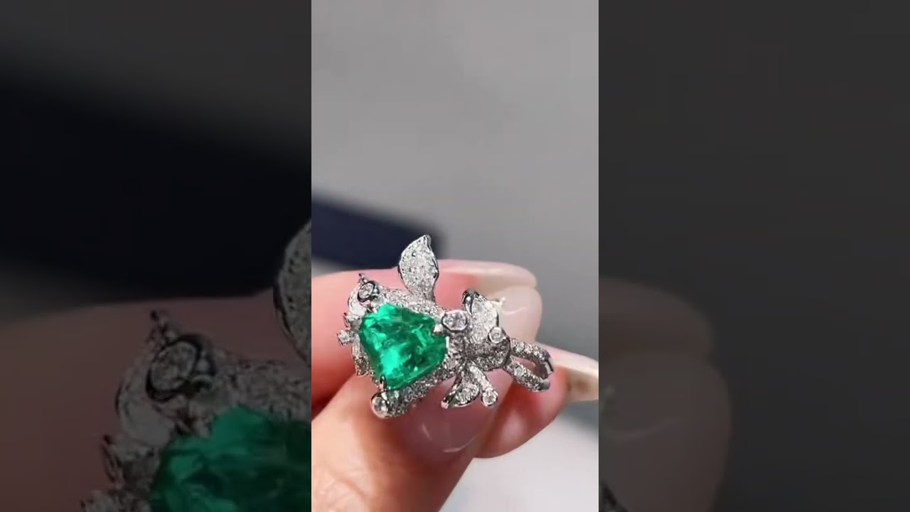 #2.37carat Colombian VVGcolor  emerald