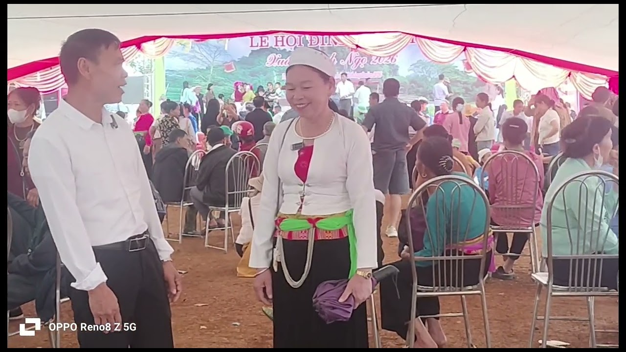 HAI NGHỆ NHÂN RẤT ĐẸP ĐÔI ĐI HÁT