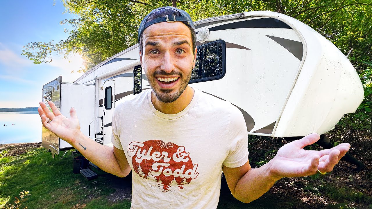 Так вот, о брошенном нами автофургоне...