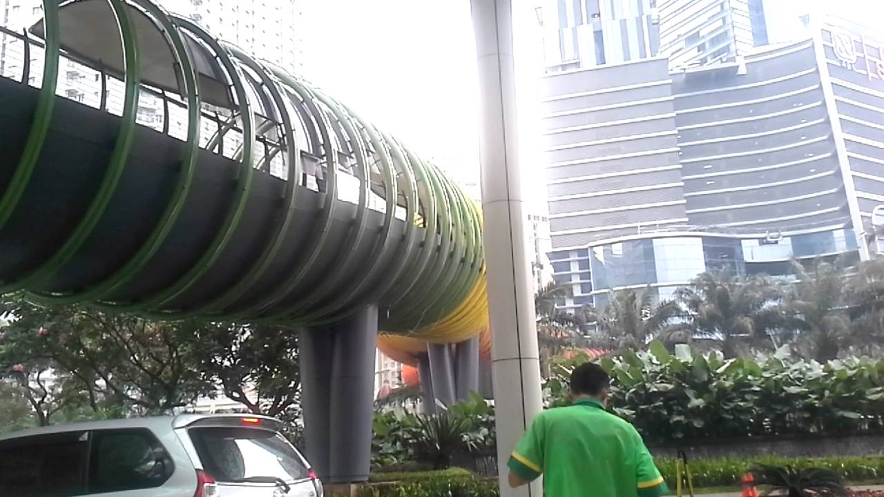 Jembatan Penghubung Neo Soho Mall Ke Central Park Youtube