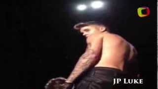 Justin Bieber é atingido por garrafa em show em São Paulo