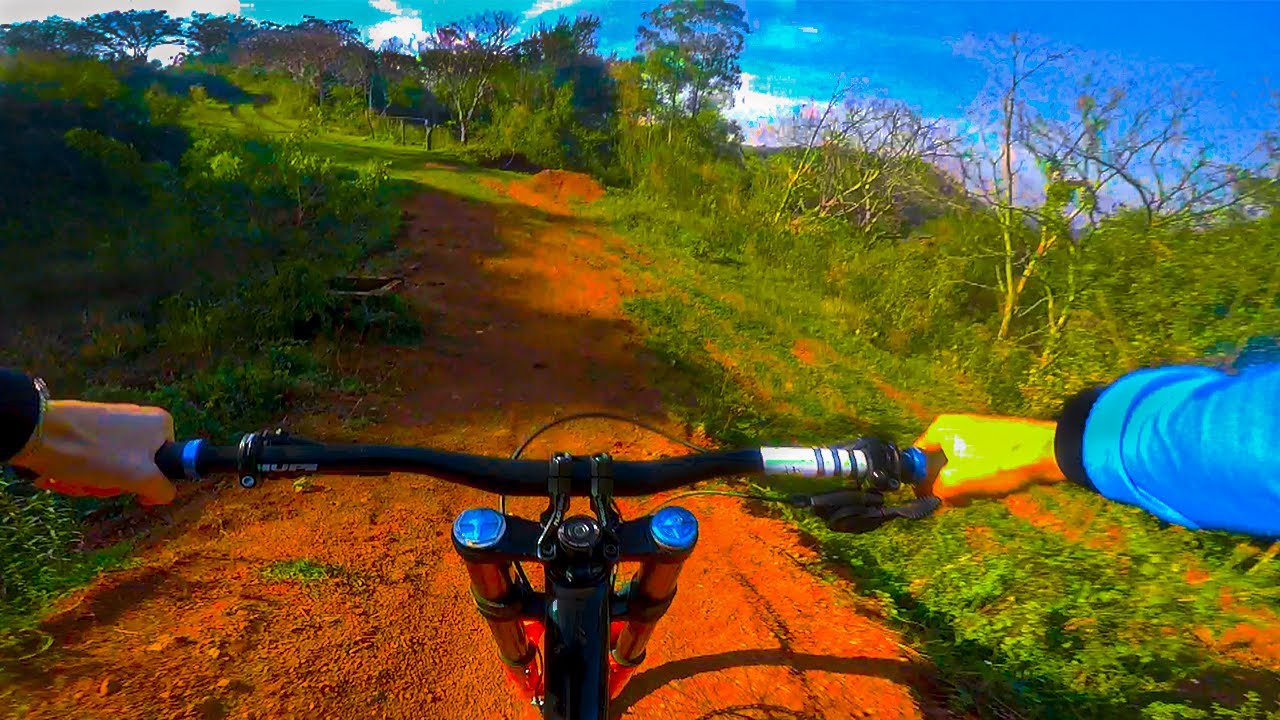 PULEI AS MAIORES RAMPAS DA PISTA DE DOWNHILL PROFISSIONAL 😱 | GoPro Downhill Riding