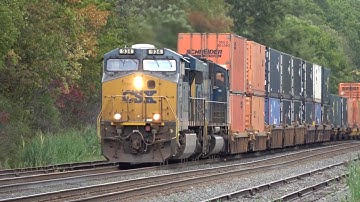 Short CSX Stack Train 4K