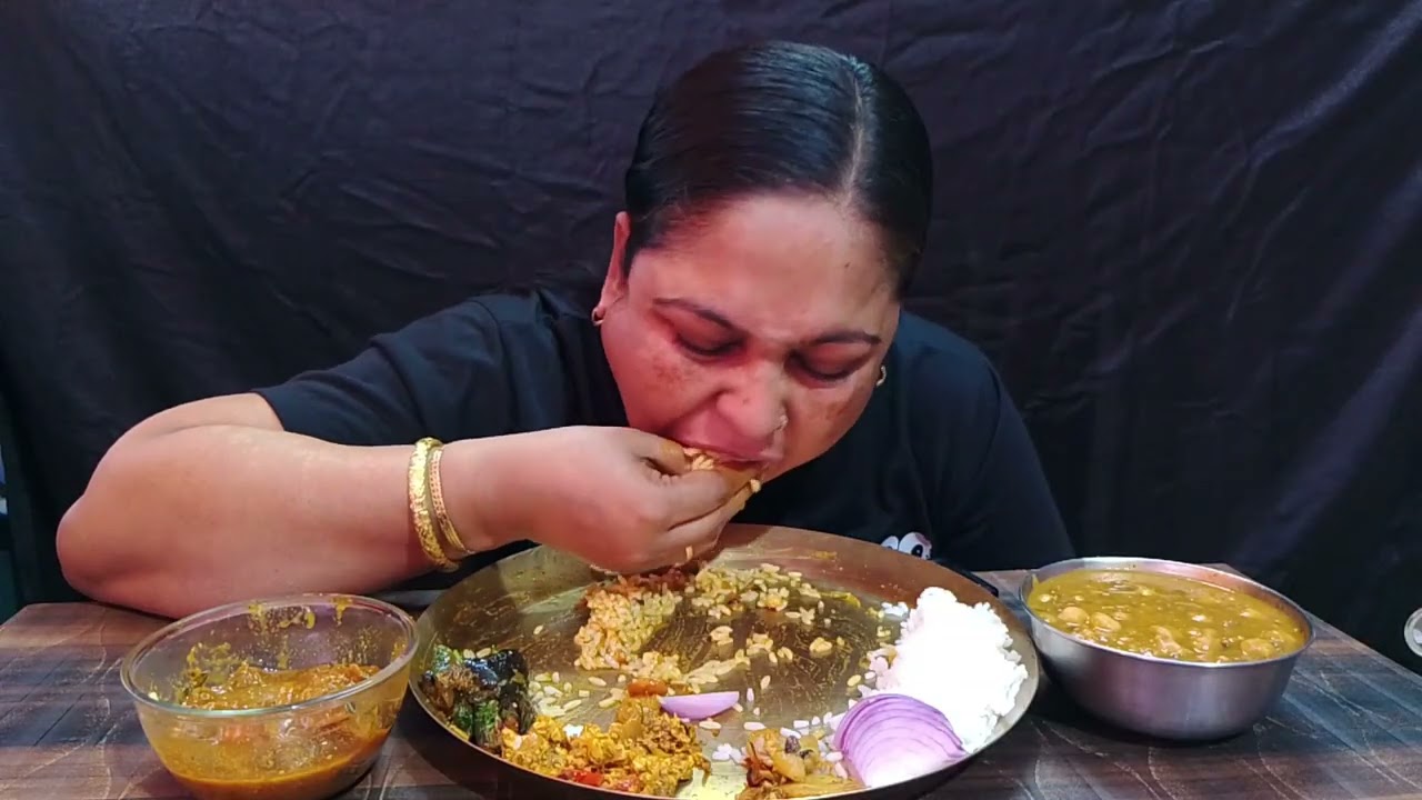 Eating Spicy masala prawn curry , chole prawns pure desi seafood heaven 😍 One plate is never enough!