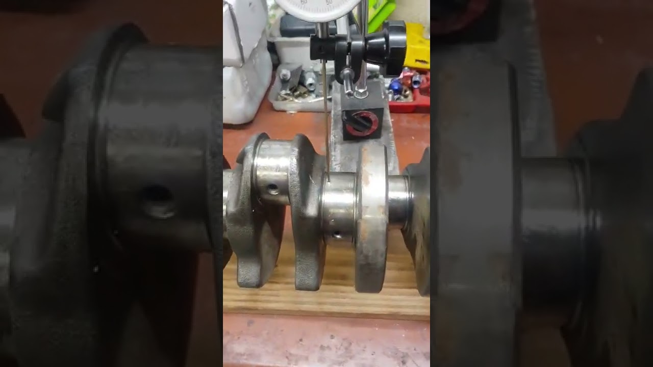 Checking crankshaft for roundness