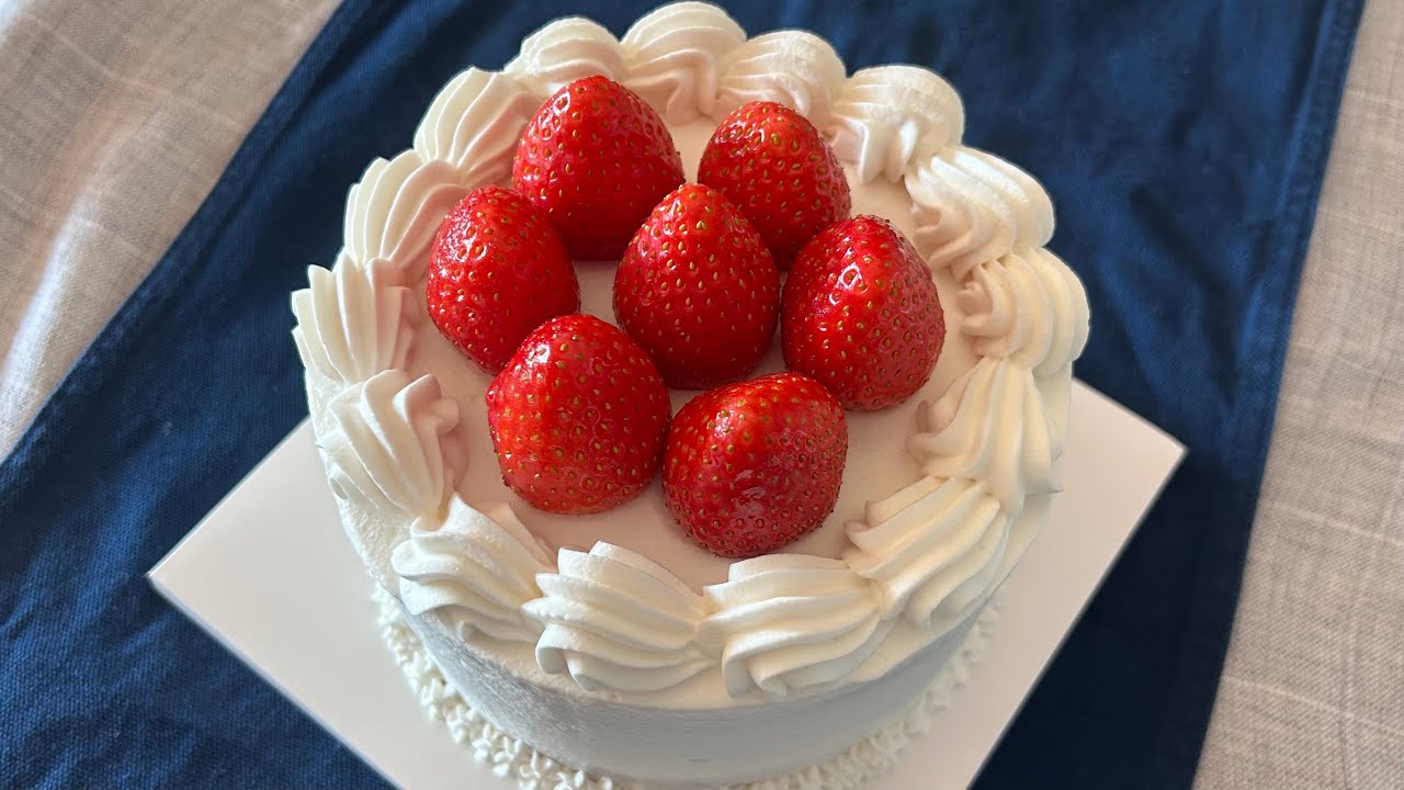 가족 모두 감탄한🍓딸기 생크림 케이크 만들기 | Soft & Fluffy Strawberry Cake 