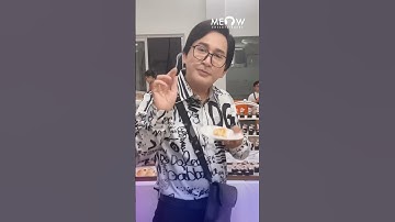 NSUT Kim Tử Long ăn uống không ngừng tại sự kiện, chắc do tổ chức đúng giờ ăn tối nên ảnh bị đói!