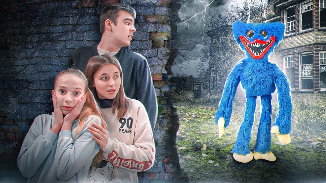 😱 HUGGY WUGGY ve Skutečném Životě! Huggy Wuggy Nás Pronásleduje! Kartonová Továrna na Hračky!