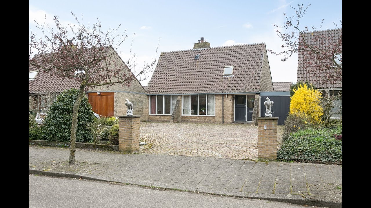 Semi bungalow Castricum | LEYGRAAF Makelaars - YouTube