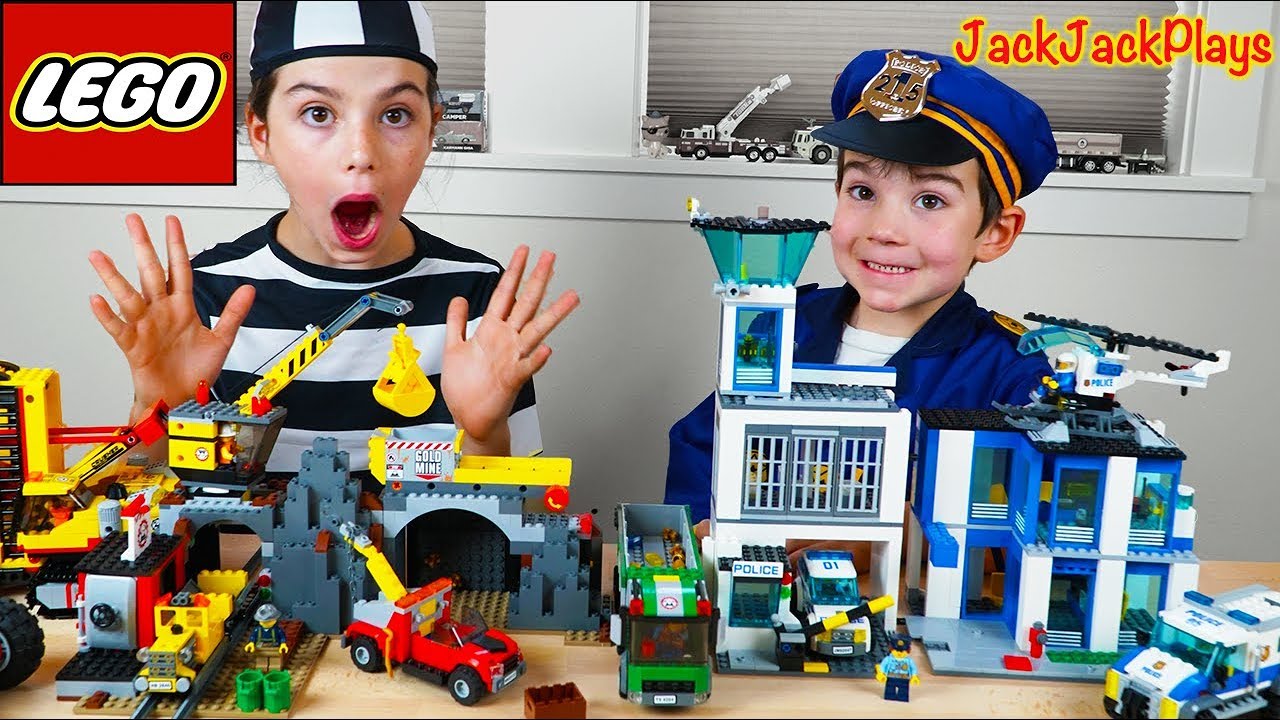 Costume Pretend Play Cops & Robbers Lego City Police Chase! 