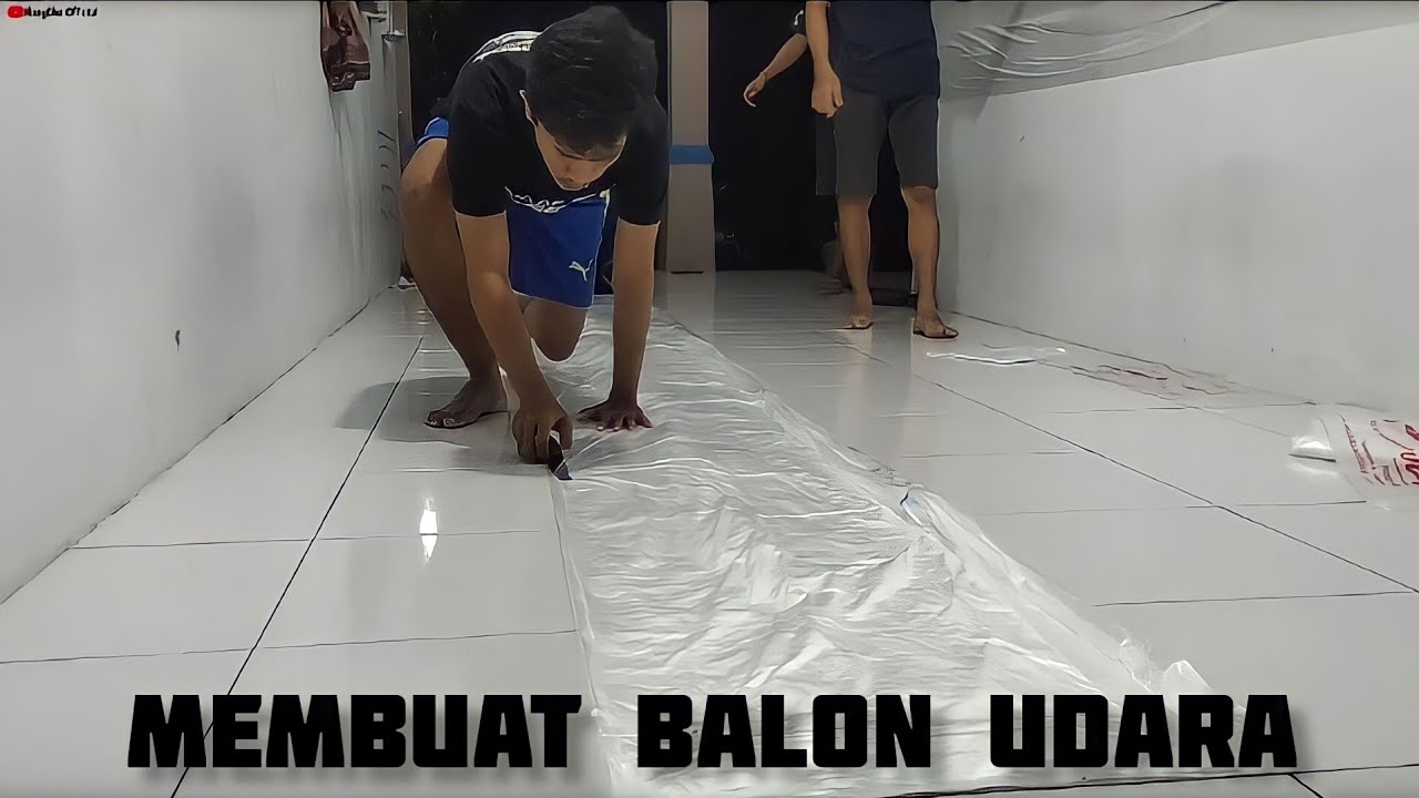 Proses membuat balon udara untuk lebaran 2023 