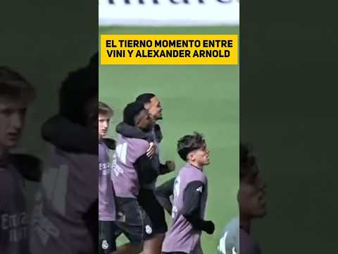 El tierno momento entre Vini y Alexander Arnold