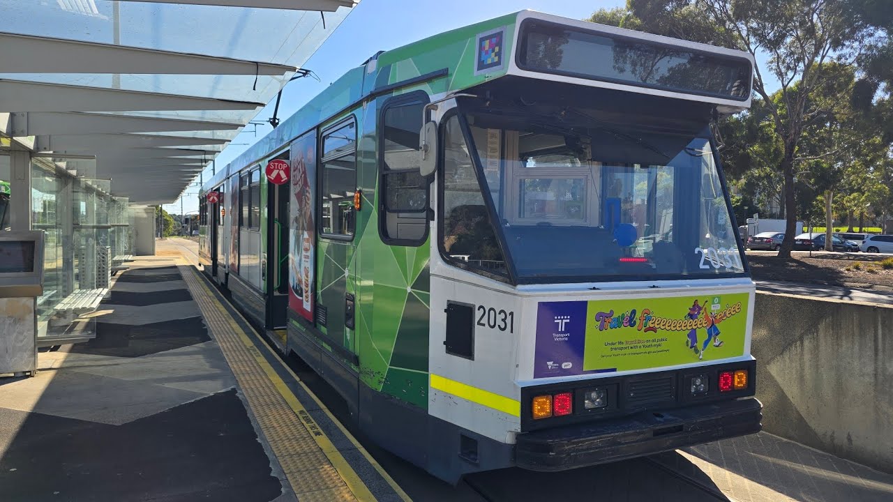 Yarra Trams B2.2031 on Route 75 (Central Pier - Vermont South)