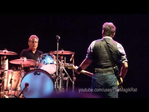 Who'll Stop The Rain - Springsteen - Metlife Stadium - Sept 22, 2012