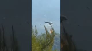 Βίντεο από τη στιγμή της σύγκρουσης των δύο ελικοπτέρων Bell στη φωτιά στα Μέγαρα…