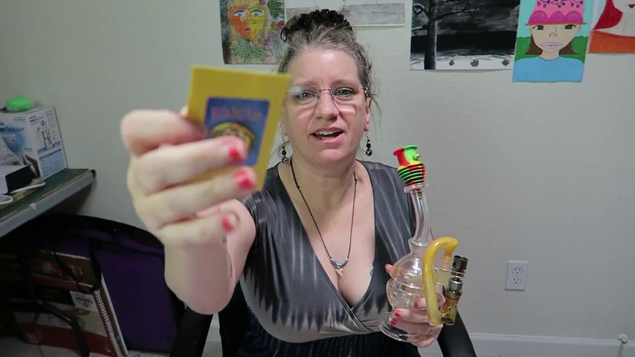 EMOJI Extracts Blueberry Shatter Review