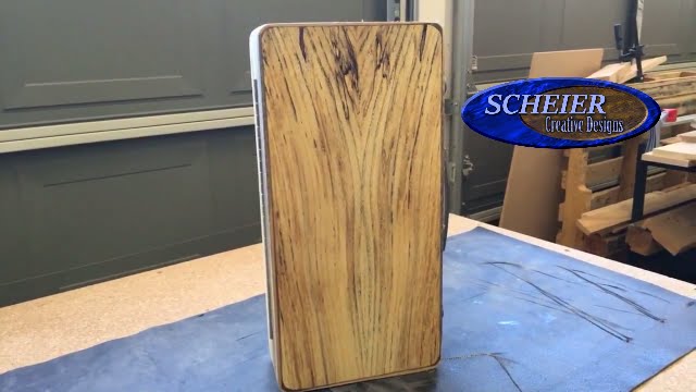 Wooden tool box, lunchbox, briefcase. With box joints / Woodworking