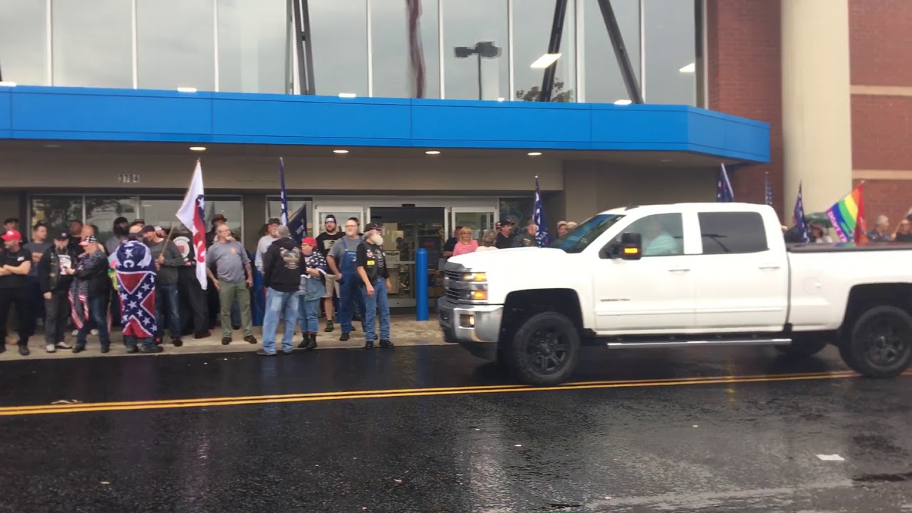 Antifa Facebook Prank Sends Trump Supporters To Protect North Carolina Outdoors Store News The Columbus Dispatch Columbus Oh