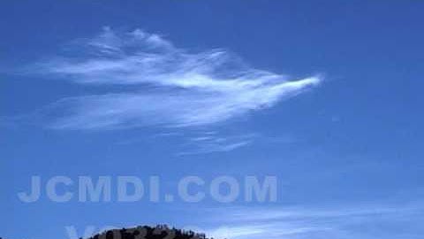 V03224 Tiny contrail frag mutates to cirrus cloud timelapse