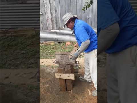 Video: Instalación para la producción de bloques de construcción con sus propias manos. Fabricación de bloques de construcción