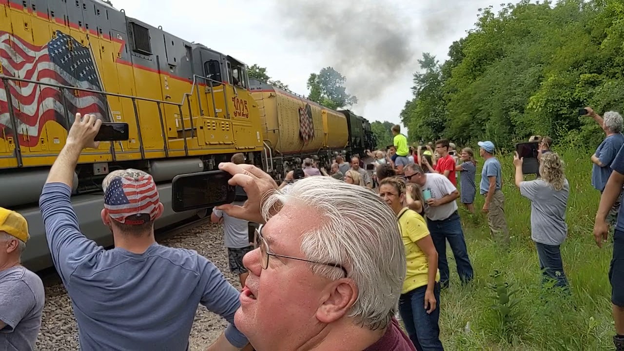 Union Pacific Big Boy 4014 leaving Wadsworth Illinois - YouTube