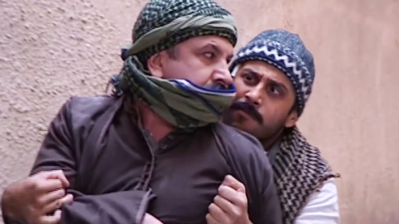 أبو حاتم فايت عالحارة متخفي متل السبع أبو كاعود ما هان عليه يفوت غريب عالحارة