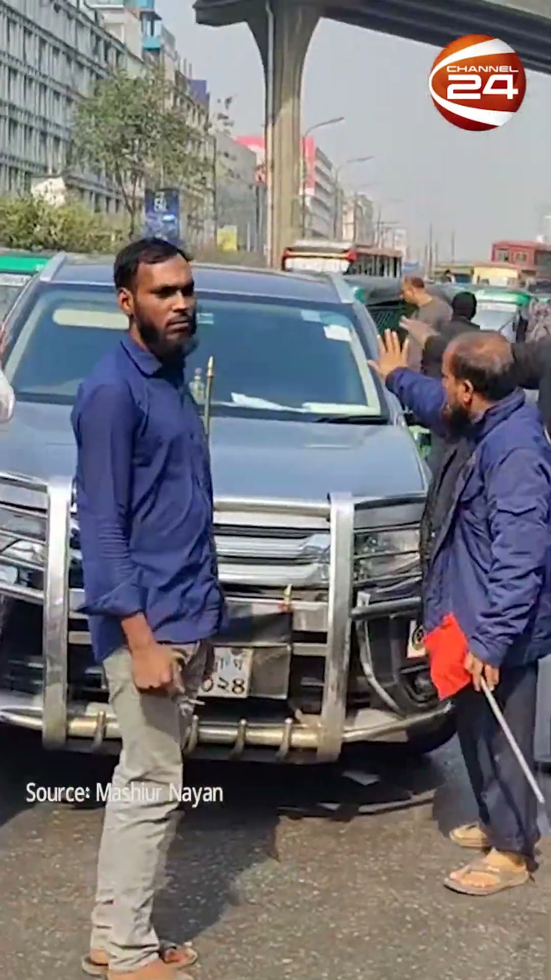দাবি আদায়ে রাস্তা আটকে শুয়ে পড়েছে সিএনজি চালকরা #Mohakhali #CNGDrivers #RoadBlockade #Channel24