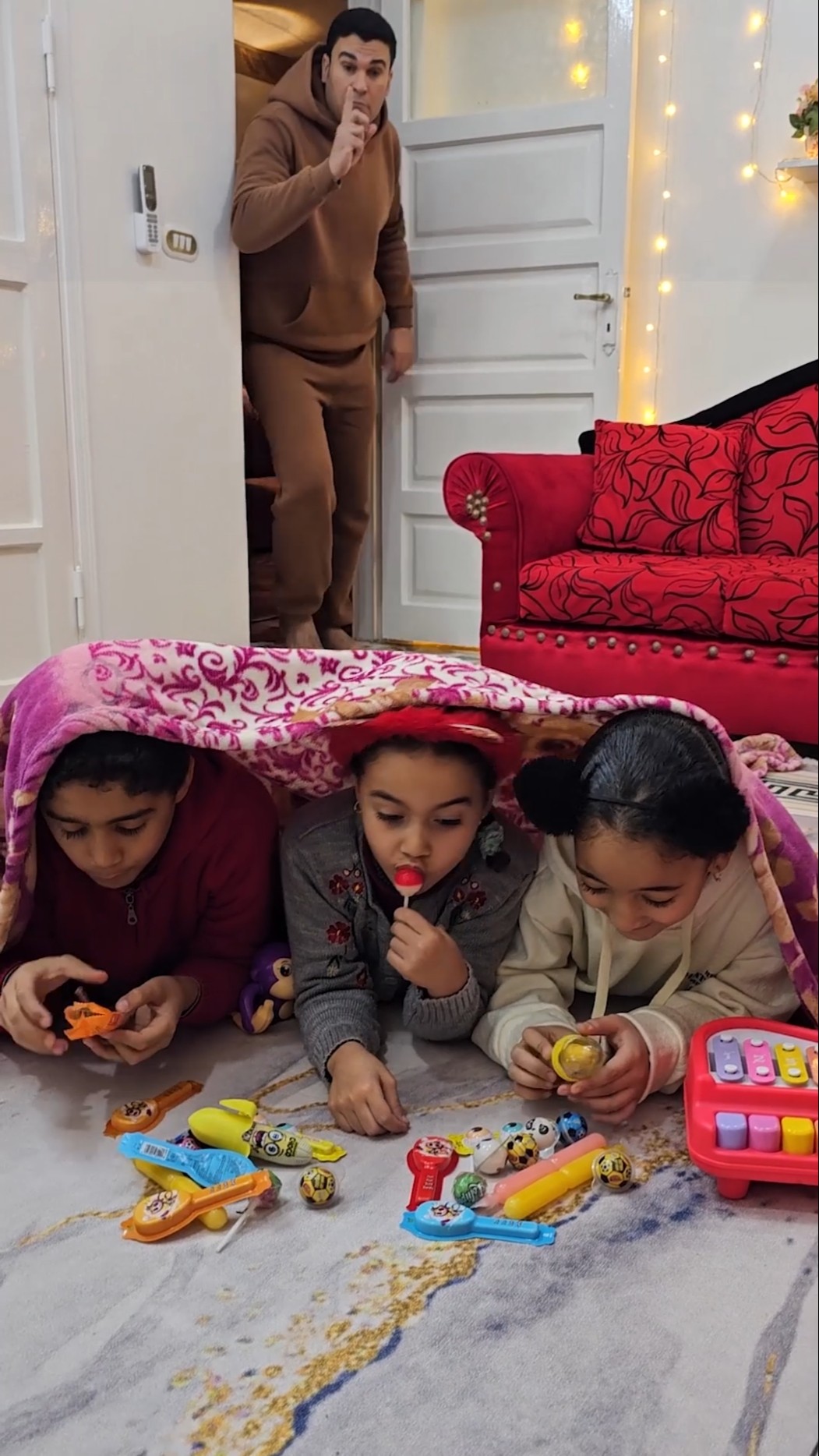 Sneaky kids prank dad  ???♥️??? #shorts