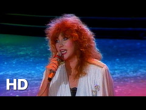 Sleduj Алла Пугачёва - Пропади ты пропадом, милый (Official Video) [«Рождественские встречи»] na YouTube