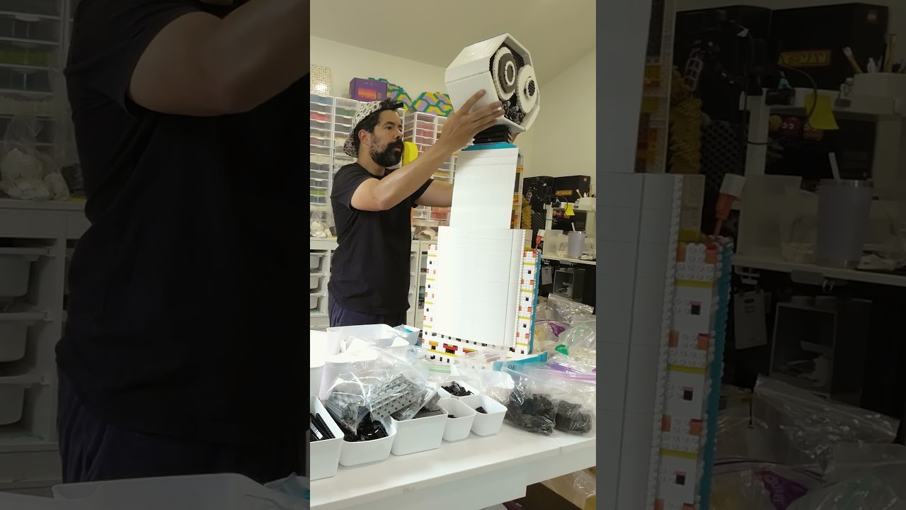Building Fantastic Four's H.E.R.B.I.E. Out of LEGO® Bricks